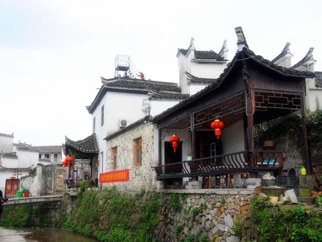 宝马后驱轮胎最里边裂什么原因？